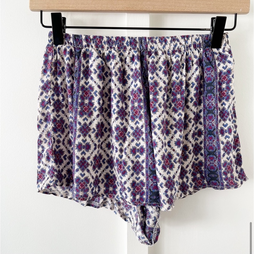 BRANDY MELVILLE pattern pull on short